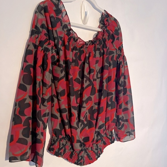 Capacity Unlimited red,gray, black off the shoulder blouse Size XL - Picture 2 of 8